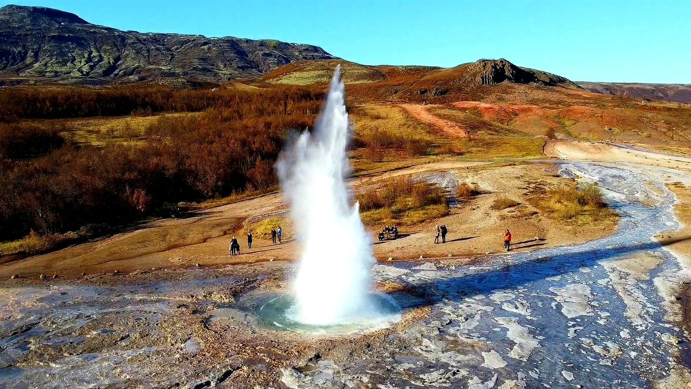 Photo showing a geysir.