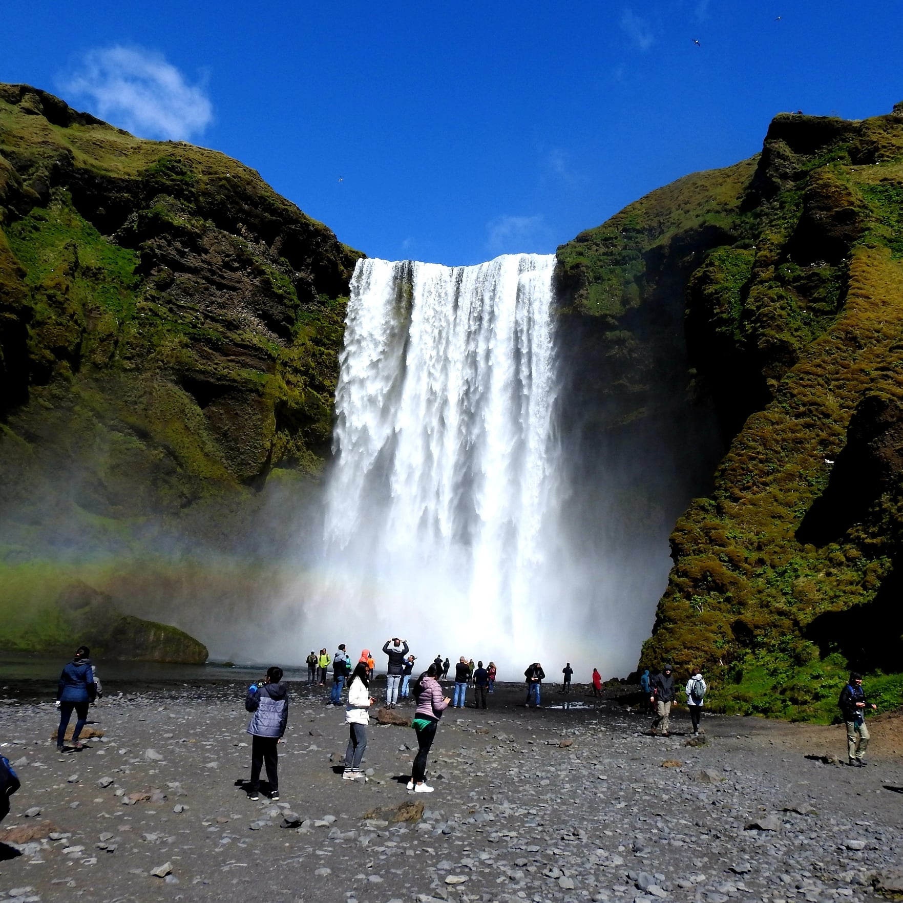 Photo showing the waterfall.